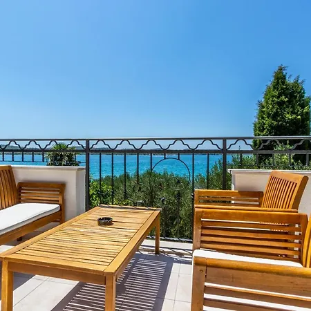 La Mirage Pirovac