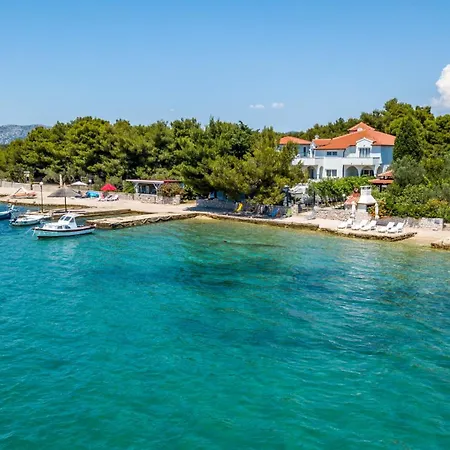 La Mirage Apartment *